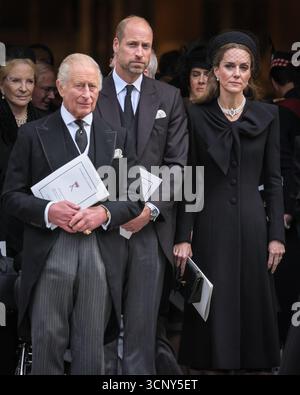 Le roi Charles III, Guillaume et Catherine, le prince et la princesse de Galles, funérailles de la duchesse de Kent, Londres, Angleterre, Royaume-Uni Banque D'Images
