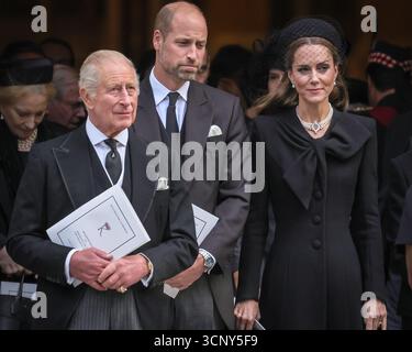 Le roi Charles III, Guillaume et Catherine, le prince et la princesse de Galles, funérailles de la duchesse de Kent, Londres, Angleterre, Royaume-Uni Banque D'Images