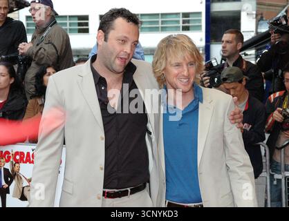 Vince Vaughn et Owen Wilson lors de la première mondiale de The Wedding Crashers, Londres, 4 juillet 2005. Banque D'Images