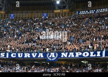 Naples, Italie. 22 septembre 2025. Les supporters de la SSC Napoli lors du match de Serie A entre la SSC Napoli et Pisa SC au stade Diego Armando Maradona à Naples, en Italie, le 22 septembre 2025. Crédit : Nicola Ianuale/Alamy Live News Banque D'Images