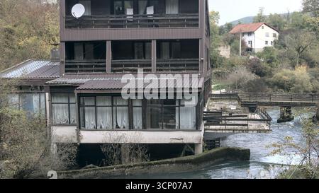 Bosnie-Herzégovine, Drvar (Mun.), Bastasi : Motel Bastašica Banque D'Images