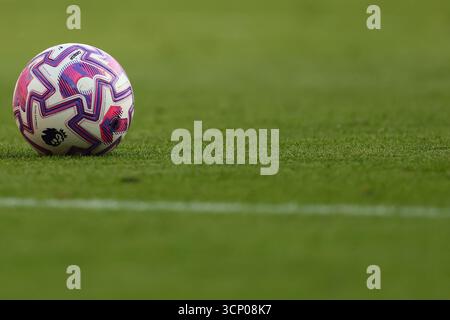 Ballon de match PUMA officiel de la saison 2025/26 de premier League - Arsenal v Manchester City, premier League, Emirates Stadium, Londres, Royaume-Uni - 21 septembre 2025 usage éditorial uniquement - des restrictions DataCo s'appliquent Banque D'Images
