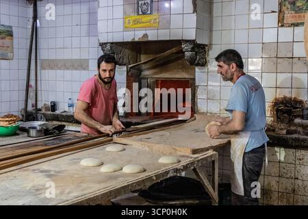 DIYARBAKIR, TURQUIE - 25 SEPTEMBRE 2022 : boulangerie dans la vieille ville de Diyarbakir, Turquie Banque D'Images