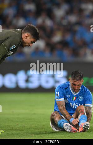 Naples, Italie. 22 septembre 2025. Alex Meret de SSC Napoli discute avec Matteo Politano de SSC Napoli lors du match de la 4ème journée du Championnat de Serie A entre S.S.C Napoli et A.C.Pise au stade Maradona le 22 septembre 2025 à Rome, Italie. Pendant SSC Napoli vs Pisa SC, match de football italien Serie A à Naples, Italie, 22 septembre 2025 crédit : Agence photo indépendante/Alamy Live News Banque D'Images