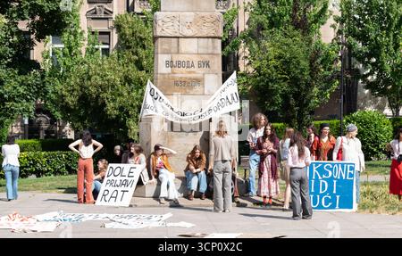 un groupe de jeunes manifestants dans la rue Banque D'Images