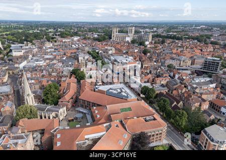 Vue aérienne de York Minster, Deangate, York, North Yorkshire, Angleterre. Banque D'Images