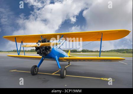 ÉTATS-UNIS - 09-23-09 2025 : il s'agit d'un biplan Stearman 1940 entièrement restauré. Le Stearman (Boeing) Model 75 est un biplan anciennement utilisé comme milita Banque D'Images