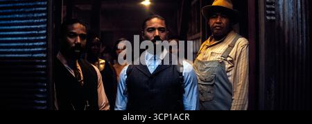 Sinners (2025) réalisé par Ryan Coogler et mettant en vedette Michael B. Jordan dans le rôle des frères jumeaux Smoke et Stack qui retournent dans leur ville natale en 1932 dans le delta du Mississippi, seulement pour affronter des forces surnaturelles sinistres. Publicité toujours À USAGE ÉDITORIAL EXCLUSIF. Crédit : BFA / Warner Bros. Photos Banque D'Images