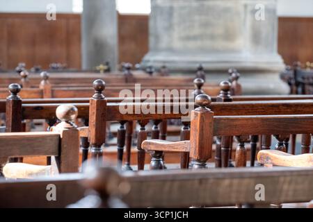 Intérieur de la synagogue portugaise séfarade dans l'ancien quartier juif d'Amsterdam, autrefois le plus grand lieu de culte juif au monde. Banque D'Images