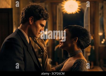 DATE DE SORTIE : 22 octobre 2025 TITRE : Hedda STUDIO : Amazon RÉALISATEUR : nia Dacosta INTRIGUE : le célèbre drame de Henrik Ibsen de 1891 est réinventé de manière épique et émotionnelle. EN VEDETTE : Tom Bateman dans le rôle de George Tessman et Tessa Thompson dans le RÔLE DE Hedda Gabler USAGE ÉDITORIAL SEULEMENT ! Non destiné à UN USAGE commercial ! Banque D'Images