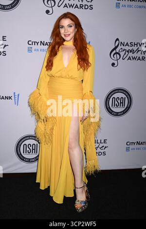 Nashville, États-Unis. 23 septembre 2025. Caylee Hammack arrive à la 8e cérémonie annuelle des Nashville Songwriter Awards qui s'est tenue au Ryman Auditorium le 23 septembre 2025 à Nashville, TN © Tammie Arroyo/AFF-USA.com crédit : AFF/Alamy Live News Banque D'Images
