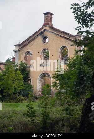 Maison désolée brûlée à Halleforsnas, Suède Banque D'Images