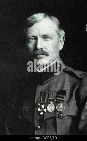 Portrait du major Frederick Russell Burnham, D.S.O., auteur et scout en chef sous Lord Roberts. Photographié ici en uniforme militaire avec des médailles. D'après une photographie imprimée publiée à l'origine par William Heinemann dans le livre de 1926 'Scouting on Two continents'. Banque D'Images
