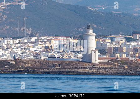 Tarifa, Espagne. 21 septembre 2025. Vue du phare 'Faro de Punta de Tarifa' sur l'île 'Isla de las Palomas' à Tarifa (province de Cadix, Andalousie, Espagne). L'île est le point le plus méridional de l'Europe continentale. (ville, lieu, vue sur la ville, image de symbole, photo de symbole, image à thème, image générale, photo à thème) crédit : Matthias Balk/dpa/Alamy Live News Banque D'Images