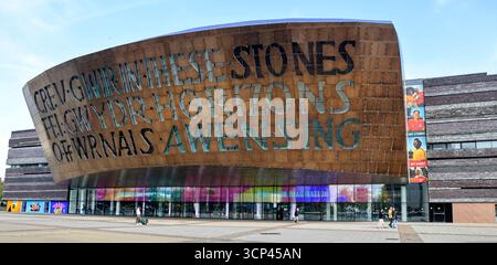 La salle de concert Wales Millennium Centre et le siège de l'Opéra national gallois (WNO). Cardiff Bay, pays de Galles du Sud. Prise en septembre 2025 Banque D'Images