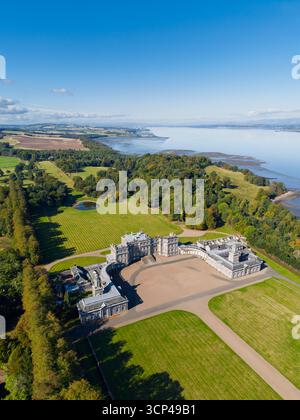 Vue aérienne depuis le drone de Houptoun House maison seigneuriale à South Queensferry, West Lothian, Écosse, Royaume-Uni Banque D'Images