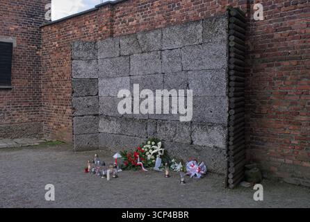Auschwitz, Pologne - 15 septembre 2025 : mur d'exécution à Auschwitz I. C'était un camp de concentration allemand nazi en Pologne occupée. 1,1 millions étaient murdere Banque D'Images