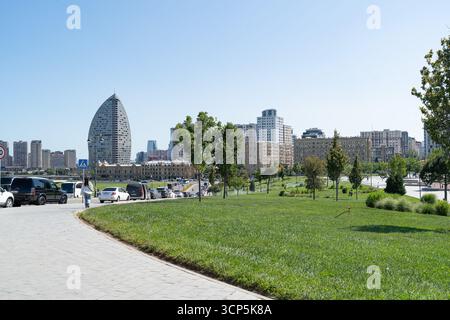 Vue du paysage urbain de Bakou depuis le Heydar Aliyev Center, un monument architectural moderne. Bakou, Azerbaïdjan. Banque D'Images