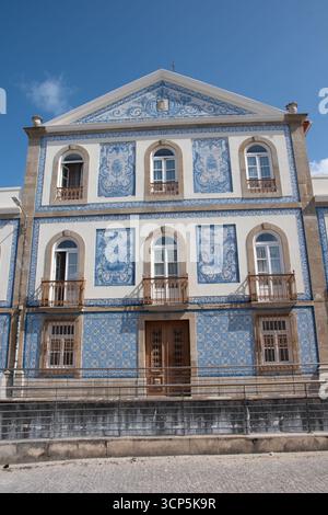 Central trois baies de Casa de Santa Zita un bâtiment décoré de carreaux de céramique à Aveiro Banque D'Images