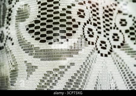 Gros plan détaillé du rideau de dentelle blanche Banque D'Images