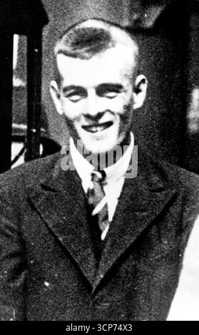 Héros de la calotte de glace sur la nouvelle aventure arctique : Mr. Augustine Courtauld.Mr. Augustine Courtauld, qui, en 1930, a été coincé seul pendant cinq mois sur la calotte glaciaire du Groenland, doit mener une autre expédition dans l'Arctique ce printemps. Le vieux navire de Shackleton, le « Quest », maintenant propriété d'un norvégien, a été commandé pour l'expédition.Mr. Gourtauld espère gravir la plus haute montagne du Groenland, découverte il y a environ deux ans. 15 février 1935. (Photo de London News Agency photos Ltd.). Banque D'Images