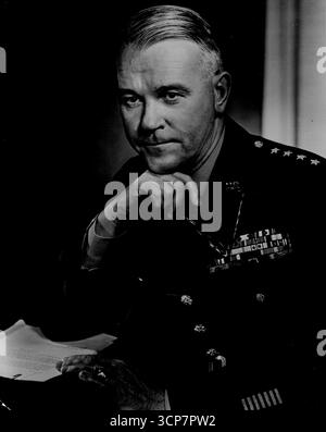 Chefs de la Défense américaine : général Lawton Collins chef d'état-major de l'armée des États-Unis. 06 mars 1951. (Photo de Karsh d'Ottawa, Camera Press) Banque D'Images