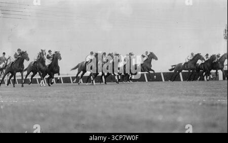 Départ du Derby à Flemington. Feldspath en sixième cheval en partant de la gauche. 04 novembre 1935. Banque D'Images