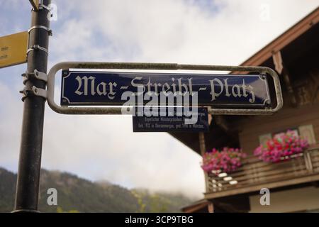 Max-Streibl-Platz à Oberammergau, Max Streibl, politique, homme politique, premier ministre, Lueftlmalerei, Lueftlkunst, Bible, Ammergau, Alpes d'Ammergau, Uppe Banque D'Images