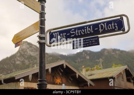 Max-Streibl-Platz à Oberammergau, Max Streibl, politique, homme politique, premier ministre, Lueftlmalerei, Lueftlkunst, Bible, Ammergau, Alpes d'Ammergau, Uppe Banque D'Images