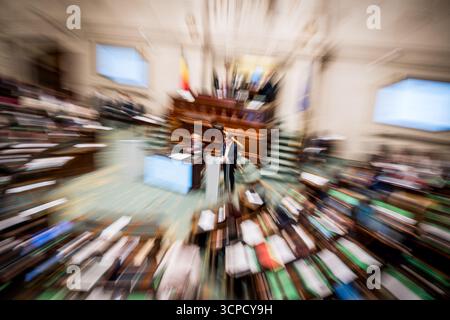 Bruxelles, Belgique. 25 septembre 2025. Grand vieuw avec quelques effets d'une session plénière de la Chambre au Parlement fédéral à Bruxelles, jeudi 25 septembre 2025. BELGA PHOTO JASPER JACOBS crédit : Belga News Agency/Alamy Live News Banque D'Images
