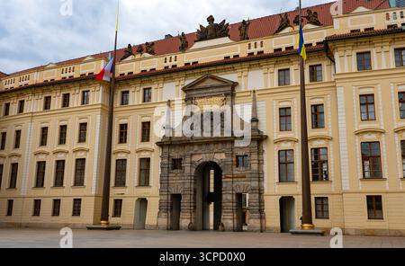 Matthias porte du Nouveau Palais Royal dans le Château de Prague Banque D'Images