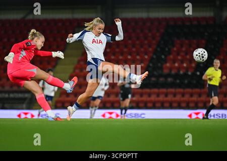 Londres, Royaume-Uni. 24 septembre 2025. Londres, Eangland, 24 septembre 2025 : Ellie Roebuck (26 Aston Villa) en action lors du match de la Subway Women's League Cup entre Tottenham Hotspur et Aston Villa au Brisbane Road Stadium le 24 septembre 2025 à Londres, Angleterre. (Yaroslav Dunka/SPP) crédit : SPP Sport Press photo. /Alamy Live News Banque D'Images