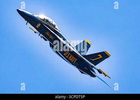 U.S. Navy Blue Angels #7 F/A-18F Super Hornet — vol d'entraînement, MCAS Miramar — 25 septembre 2025 Banque D'Images