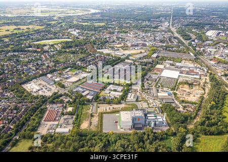 Luftbild, Gewerbegebiet Thyssenstraße mit Dinslakener Holz-Energiezentrum DHE, hinten ehemaliges MCS technologies GmbH Werksgelände, links Drei Eichen und Wohnsiedlung am Zedernweg und Avegunst, Averbruch, Dinslaken, Ruhrgebiet, Nordrhein-Westfalen, Deutschland ACHTUNGxMINDESTHONORARx60xEURO *** vue aérienne, zone industrielle de Thyssenstraße avec Dinslakener Holz Energiezentrum DHE, ancienne usine MCS technologies GmbH à l'arrière, Drei Eichen et lotissement sur Zedernweg et Avegunst, Averbruch, Dinslaken, région de la Ruhr, Rhénanie du Nord-Westphalie, Allemagne ATTENTIONxMINDESTHONORARx60xEURO Banque D'Images