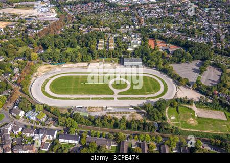 Luftbild, ehemalige Trabrennbahn Dinslaken mit Abrissarbeiten und Baustelle für ein neues Wohnquartier, Bärenkampallee, Dinslaken, Ruhrgebiet, Rhénanie-du-Nord-Westphalie, Deutschland ACHTUNGxMINDESTHONORARx60xEURO *** vue aérienne, ancienne piste de trot Dinslaken avec travaux de démolition et chantier pour un nouveau quartier résidentiel, Bärenkampallee, Dinslaken, région de la Ruhr, Rhénanie du Nord-Westphalie, Allemagne ATTENTIONxMINDESTHONORARx60xEURO Banque D'Images