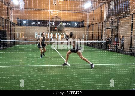 Le Vanderbilt Hall accueille une exposition Padel court pour promouvoir Kith Ivy Clothes Line, 2025, New York City, États-Unis Banque D'Images