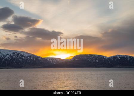 Magnifique paysage de lever de soleil d'Eyjafjordur dans le nord de l'Islande Banque D'Images