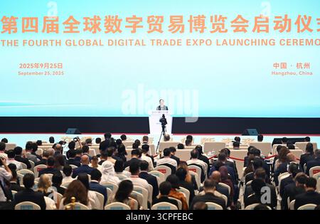 Wang Hao, secrétaire du Comité du Parti provincial du Zhejiang et président du Comité permanent du Congrès populaire provincial, prononce un discours lors de la cérémonie d'ouverture de la quatrième exposition mondiale sur le commerce numérique (GDTE) à Hangzhou, capitale de la province du Zhejiang dans l'est de la Chine, le 25 septembre 2025. Hangzhou, China.25th septembre 2025. La quatrième exposition mondiale sur le commerce numérique (GDTE) débute à Hangzhou, capitale de la province du Zhejiang, dans l’est de la Chine, le 25 septembre 2025. Avec « témoigner de l’avenir innovant au GDTE », l’exposition de cette année accueille plus de 1 800 exposants. L'exh Banque D'Images