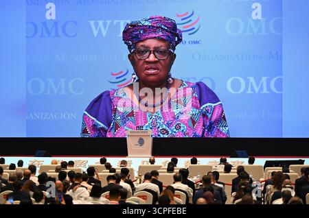 Le Directeur général de l’Organisation mondiale du commerce, Dr Ngozi Okonjo-Iweala, prononce un discours via une vidéo lors de la cérémonie d’ouverture de la quatrième exposition mondiale sur le commerce numérique (GDTE) à Hangzhou, capitale de la province du Zhejiang, dans l’est de la Chine, le 25 septembre 2025. Hangzhou, China.25th septembre 2025. La quatrième exposition mondiale sur le commerce numérique (GDTE) débute à Hangzhou, capitale de la province du Zhejiang, dans l’est de la Chine, le 25 septembre 2025. Avec « témoigner de l’avenir innovant au GDTE », l’exposition de cette année accueille plus de 1 800 exposants. L'exposition couvre une superficie de 155 000 mètres carrés. Credi Banque D'Images