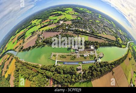 Photo aérienne, écluse Huenxe sur le canal Wesel-Datteln, navires-citernes, globe, image fisheye, image à 360 degrés, minuscule monde, petite planète, image fisheye, Banque D'Images