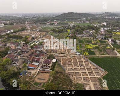 (250926) -- NANJING, 26 septembre 2025 (Xinhua) -- une photo de drone aérien non datée montre une vue du site de la ville de Doushan dans le village de Doushan, dans le canton de Xibei de la ville de Wuxi dans la province du Jiangsu, dans l'est de la Chine. POUR ALLER AVEC 'la Chine découvre le plus ancien site de ville préhistorique dans le cours inférieur du fleuve Yangtsé' (Institut provincial des reliques culturelles et archéologie du Jiangsu/distribution via Xinhua) Banque D'Images