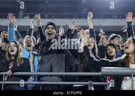 Buenos Aires, Argentine. 25 septembre 2025. BUENOS AIRES, ARGENTINE - SEPTEMBRE 25 : les fans des Estudiantes avant le match quart de finale de la Copa Libertadores 2025 entre les Estudiantes et le Flamengo à l'Estadio Jorge Luis Hirschi le 25 septembre 2025 à Buenos Aires, Argentine (photo de Marco Buenavista/Sports Press photo) crédit : SPP Sport Press photo. /Alamy Live News Banque D'Images