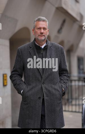 L'ancien dirigeant réformiste britannique au pays de Galles, Nathan Gill, quitte le Old Bailey, dans le centre de Londres, après avoir plaidé coupable à huit accusations de corruption alors qu'il était membre élu du Parlement européen. Date de la photo : vendredi 26 septembre 2025. Banque D'Images