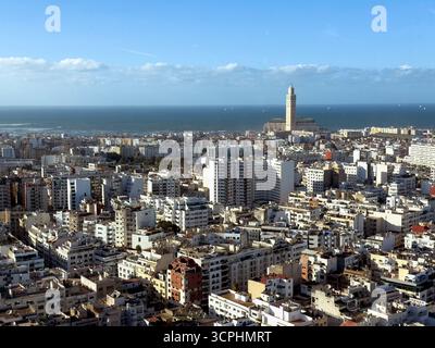 Casablanca, Maroc, Afrique du Nord, avec la Mosquée Hassan II au loin Banque D'Images
