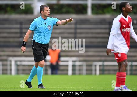 Roeselare, Belgique. 18 septembre 2025. L'arbitre Dmytro Kubriak photographié lors du match UEFA Youth League phase de la saison 2025 - 2026 entre le Club Brugge KV et L'AS Monaco le 18 septembre 2025 à Roeselare, Belgique. (Photo de David Catry/Sportpix) crédit : Sportpix/Alamy Live News Banque D'Images