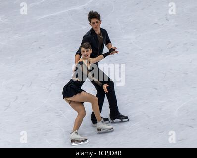 Oberstdorf, Allemagne. 26 septembre 2025. Patinage artistique : Challenger Series - Trophée Nebelhorn, Lilia Schubert et Nikita Remeshevskiy d'Allemagne en danse rythmique sur glace. Crédit : Peter Kneffel/dpa/Alamy Live News Banque D'Images
