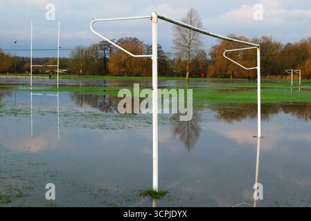 Terrain de sport inondé, terrain de football, terrain de rugby. Banque D'Images