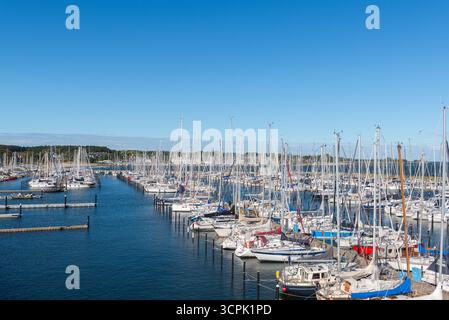 Port de plaisance olympique à Kiel-Schilksee sur la mer Baltique, yachts sans fin sur les quais, Kiel, Allemagne du Nord, Europe centrale Banque D'Images