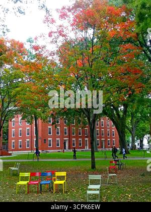 Le célèbre Harvard Yard un jour d'automne à Cambridge, Massachusetts, États-Unis Banque D'Images