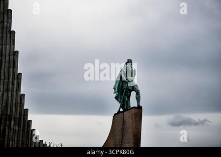 Statue de Leif Erikson, Hallgrimskirkja Banque D'Images